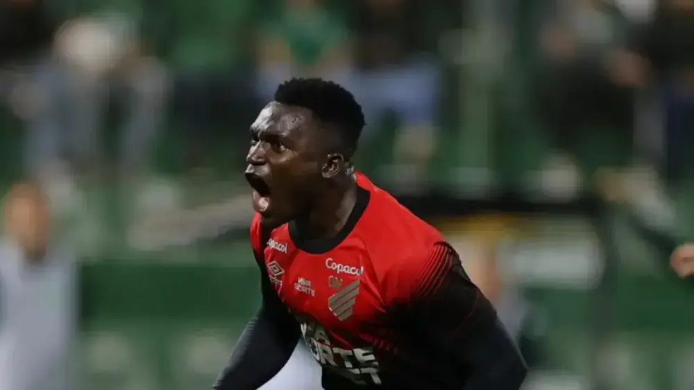 Athletico vence Inter e deixa rival perto do Z4